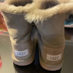 Girls size 11 ugg boots. N w/o box